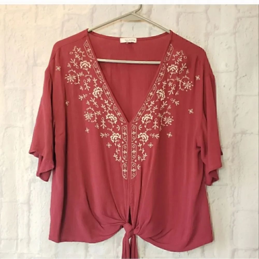 💜EYESHADOW Embroidered BOHO Oversized Knotted Front Top Small